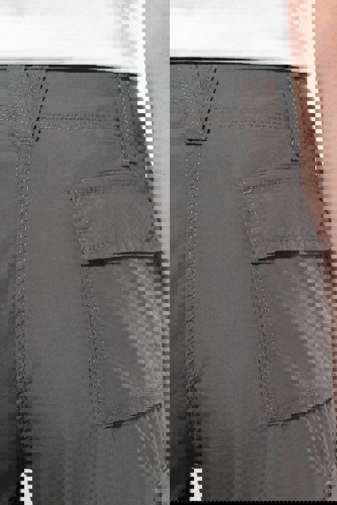 K746 - Leichte Damenhose mit mehreren Taschen