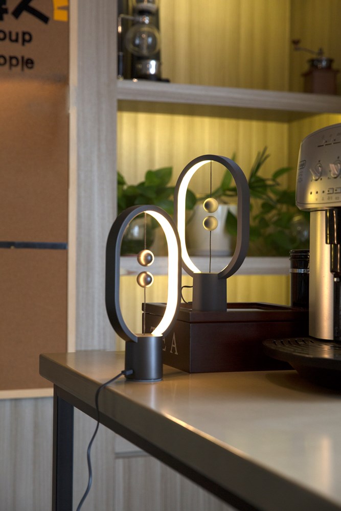 Heng Balance Lamp Ellipse Mini Plastic USB-C