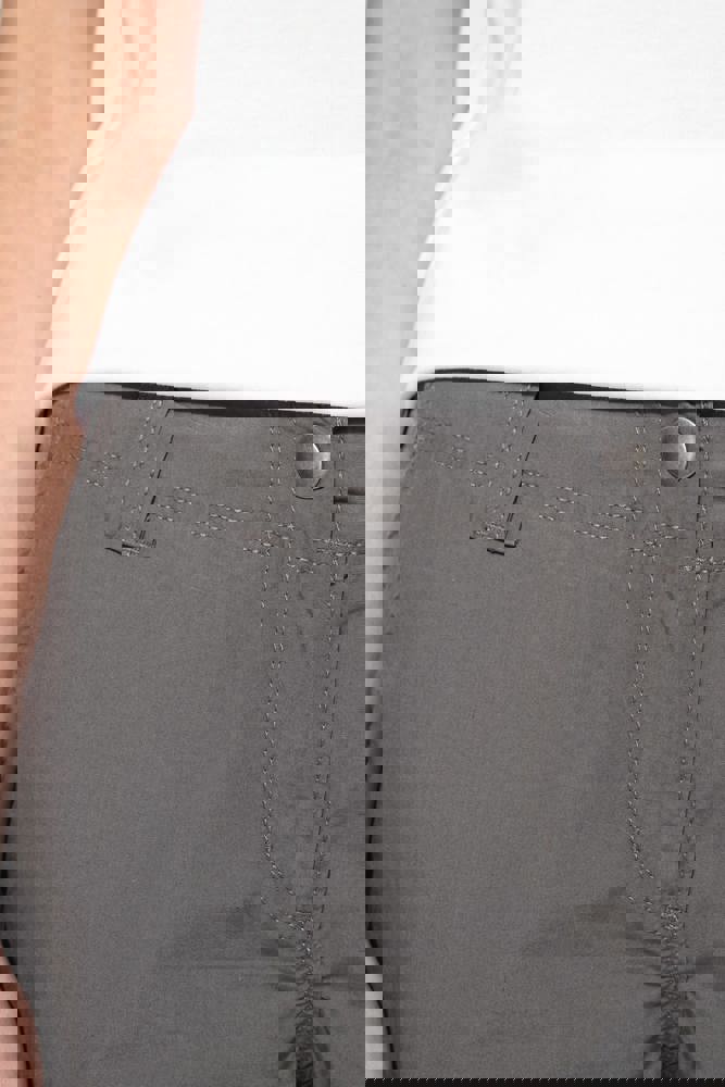 K746 - Leichte Damenhose mit mehreren Taschen